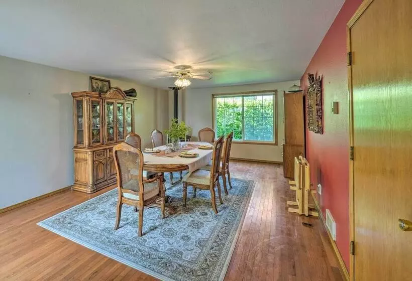 Oak Harbor Hideaway   5 Mi To Deception Pass!