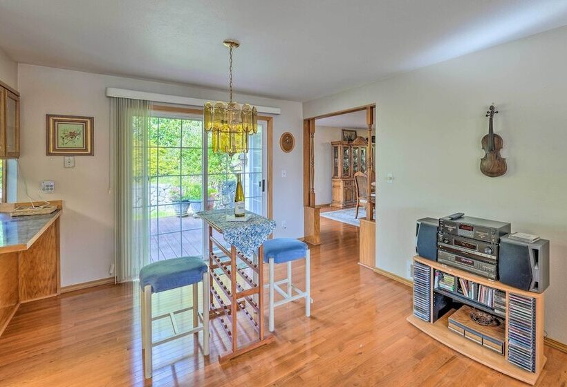 Oak Harbor Hideaway   5 Mi To Deception Pass!