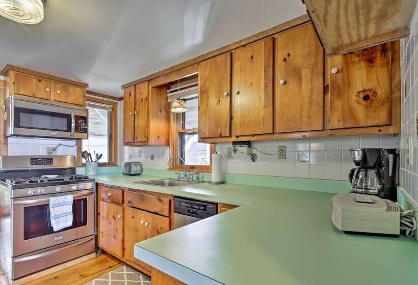 Oceanfront Cape Cod Home W/ Porch, Yard + Grill!