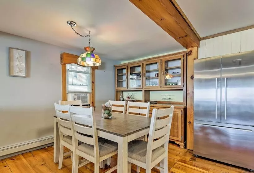 Oceanfront Cape Cod Home W/ Porch, Yard + Grill!