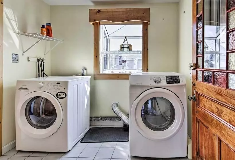 Oceanfront Cape Cod Home W/ Porch, Yard + Grill!