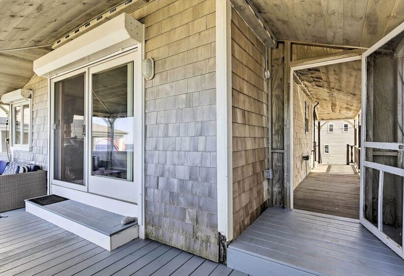 Oceanfront Cape Cod Home W/ Porch, Yard + Grill!
