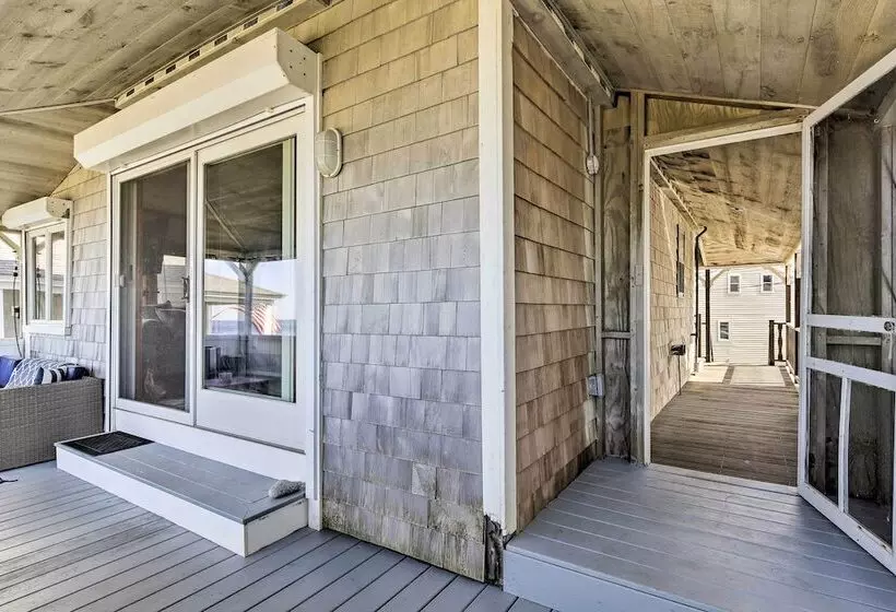 Oceanfront Cape Cod Home W/ Porch, Yard + Grill!
