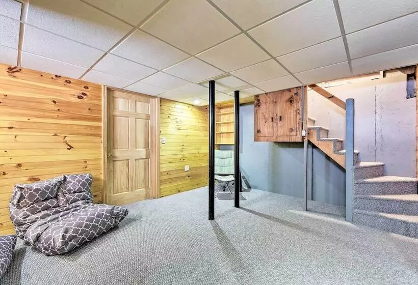 Oceanfront Cape Cod Home W/ Porch, Yard + Grill!