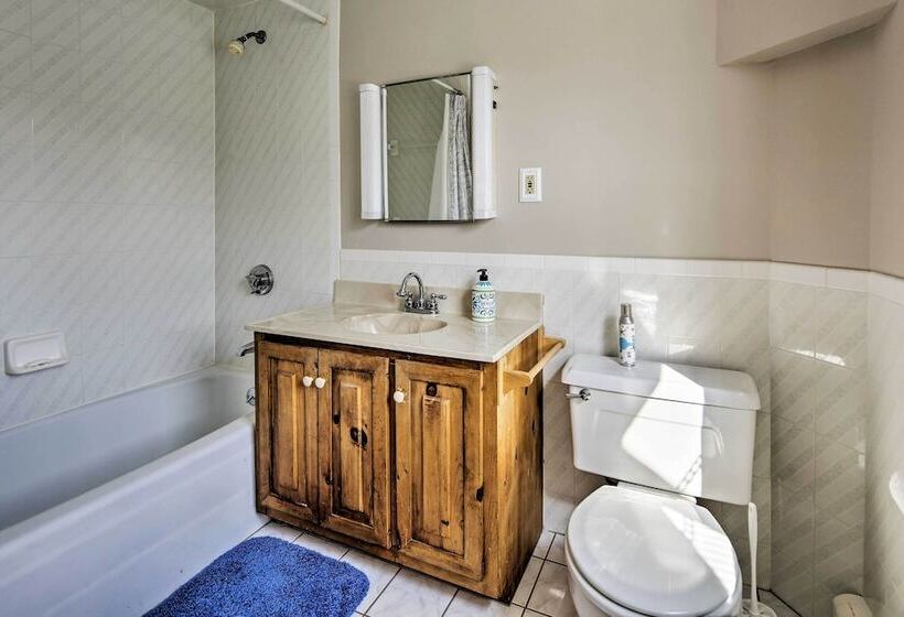 Oceanfront Cape Cod Home W/ Porch, Yard + Grill!