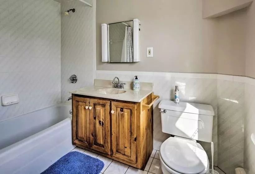 Oceanfront Cape Cod Home W/ Porch, Yard + Grill!