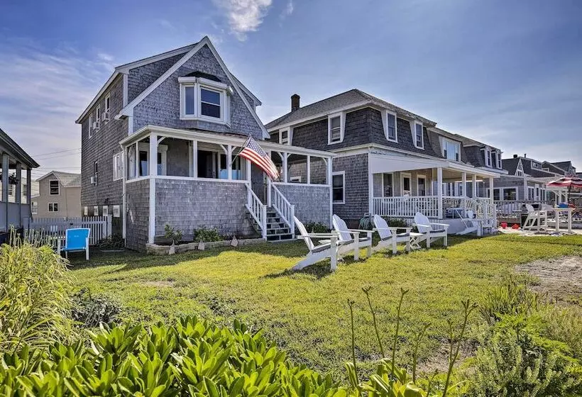 Oceanfront Cape Cod Home W/ Porch, Yard + Grill!