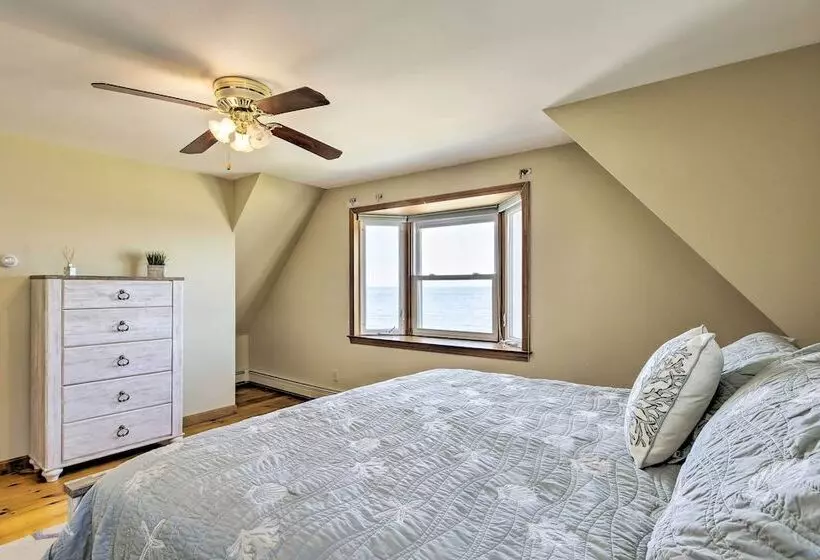 Oceanfront Cape Cod Home W/ Porch, Yard + Grill!