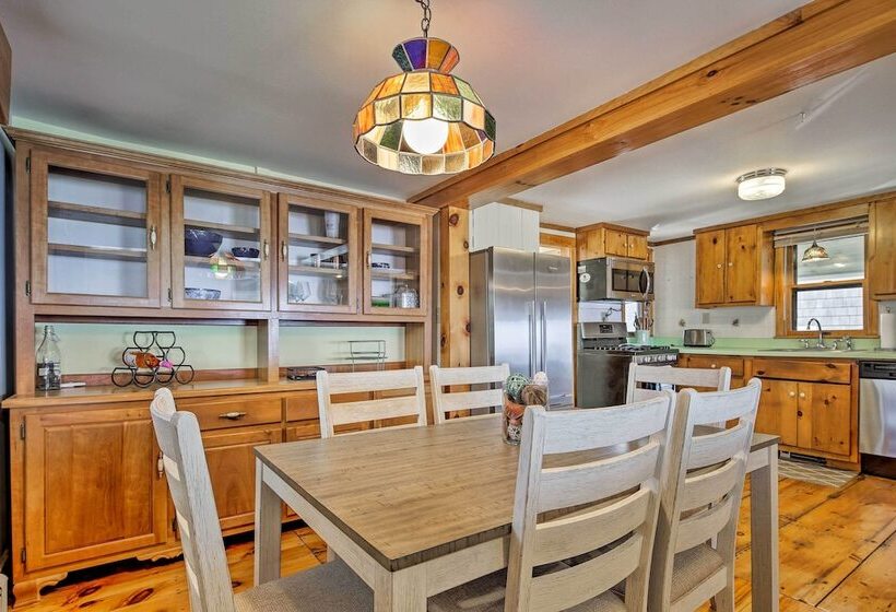 Oceanfront Cape Cod Home W/ Porch, Yard + Grill!