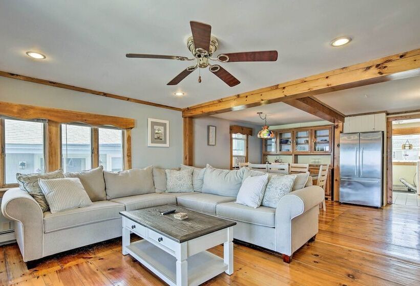 Oceanfront Cape Cod Home W/ Porch, Yard + Grill!