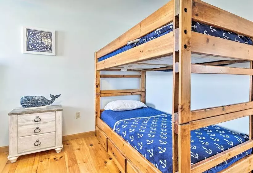 Oceanfront Cape Cod Home W/ Porch, Yard + Grill!