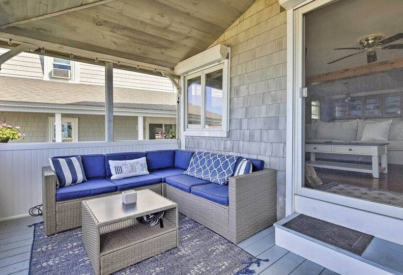 Oceanfront Cape Cod Home W/ Porch, Yard + Grill!