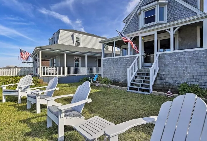 Oceanfront Cape Cod Home W/ Porch, Yard + Grill!
