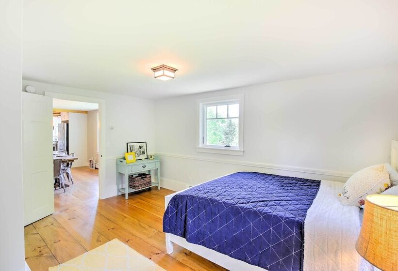 Pet Friendly House W/ Deck 10 Mi To Stowe Mtn!