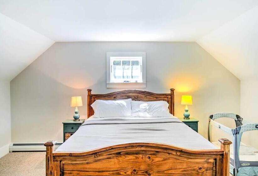 Pet Friendly House W/ Deck 10 Mi To Stowe Mtn!