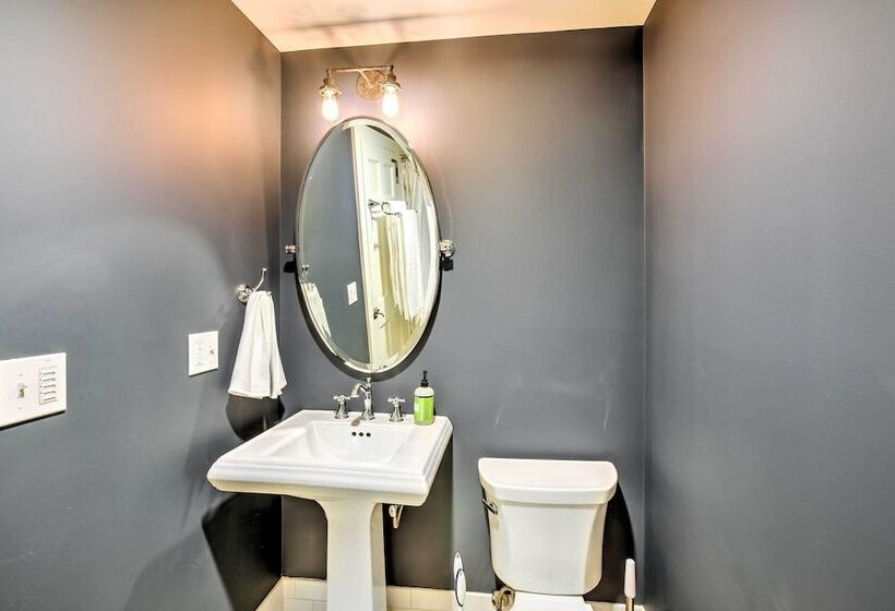 Pet Friendly House W/ Deck 10 Mi To Stowe Mtn!