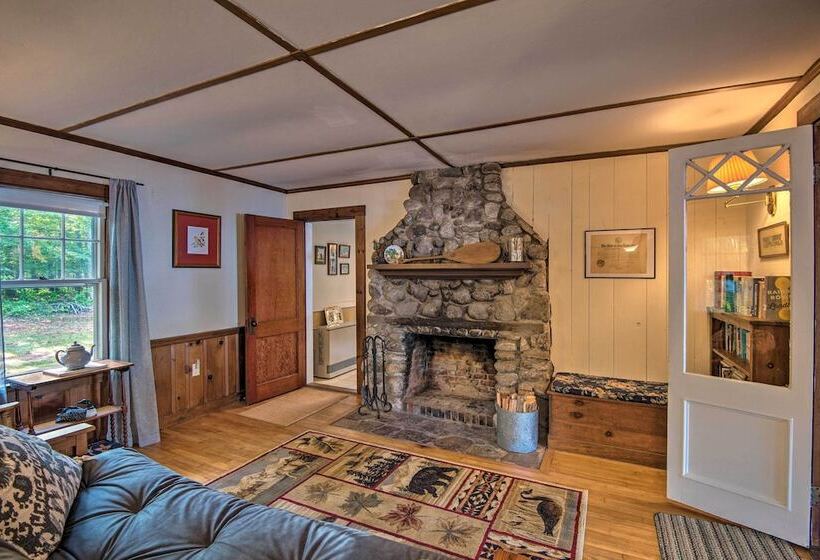 Pet Friendly Waterfront Cottage: On Site Bunkhouse