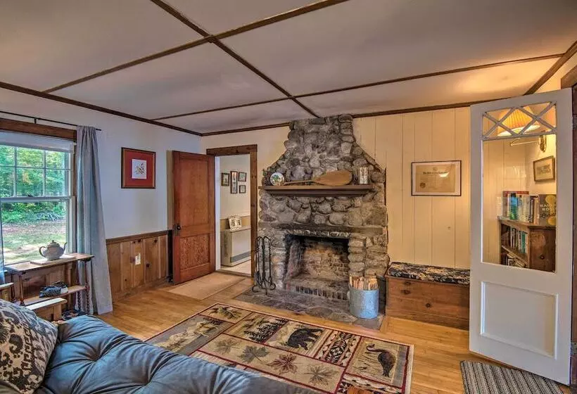 Pet Friendly Waterfront Cottage: On Site Bunkhouse