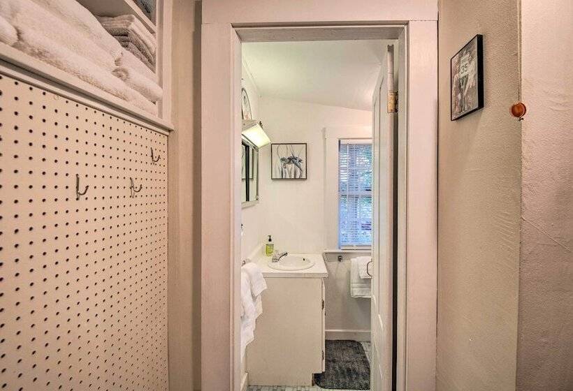 Pet Friendly Waterfront Cottage: On Site Bunkhouse