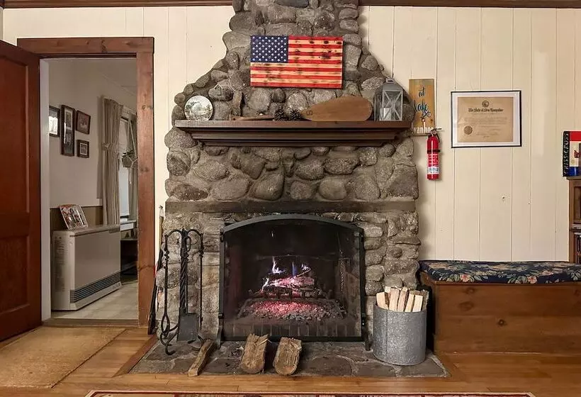 Pet Friendly Waterfront Cottage: On Site Bunkhouse