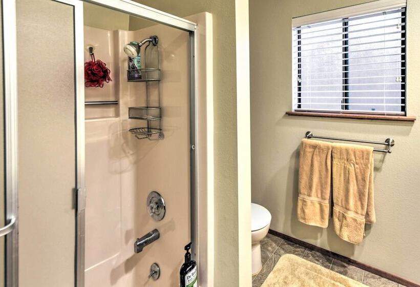 Near Fishing & Hiking: Pioneer Cabin W/ Decks