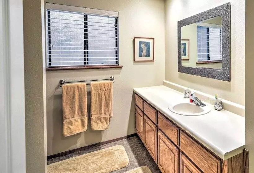 Near Fishing & Hiking: Pioneer Cabin W/ Decks