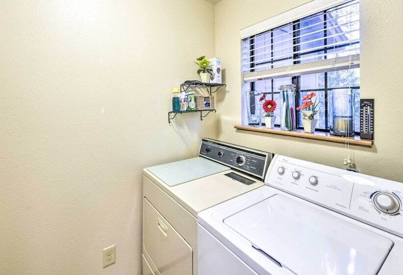 Near Fishing & Hiking: Pioneer Cabin W/ Decks