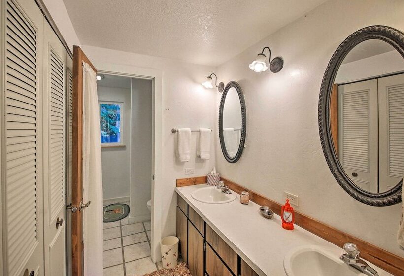 Quaint Priest Lake Cabin W/ Patio < 1 Mi To Lake!