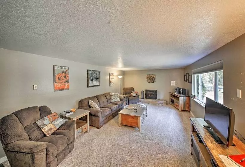 Quaint Priest Lake Cabin W/ Patio < 1 Mi To Lake!