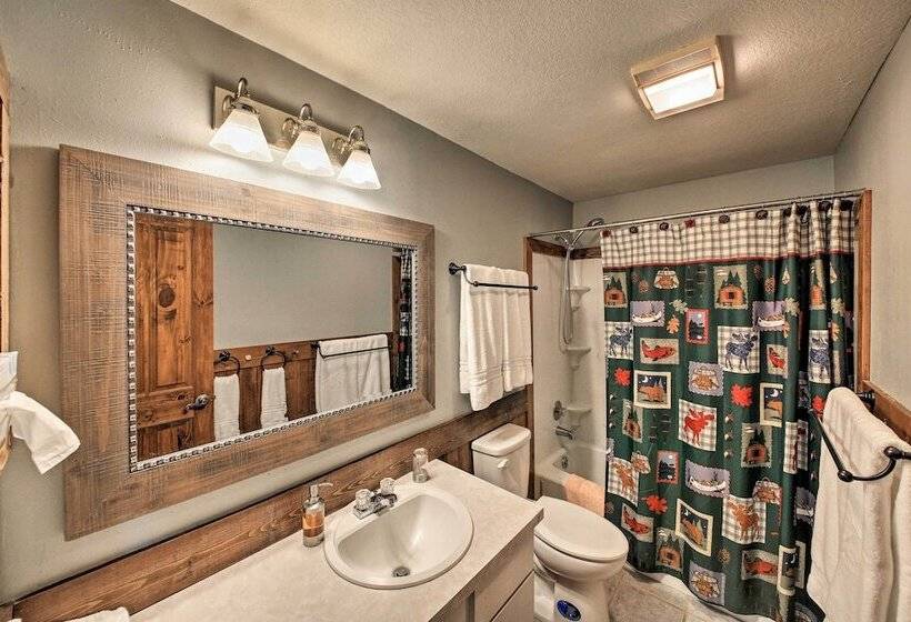 Quaint Priest Lake Cabin W/ Patio < 1 Mi To Lake!