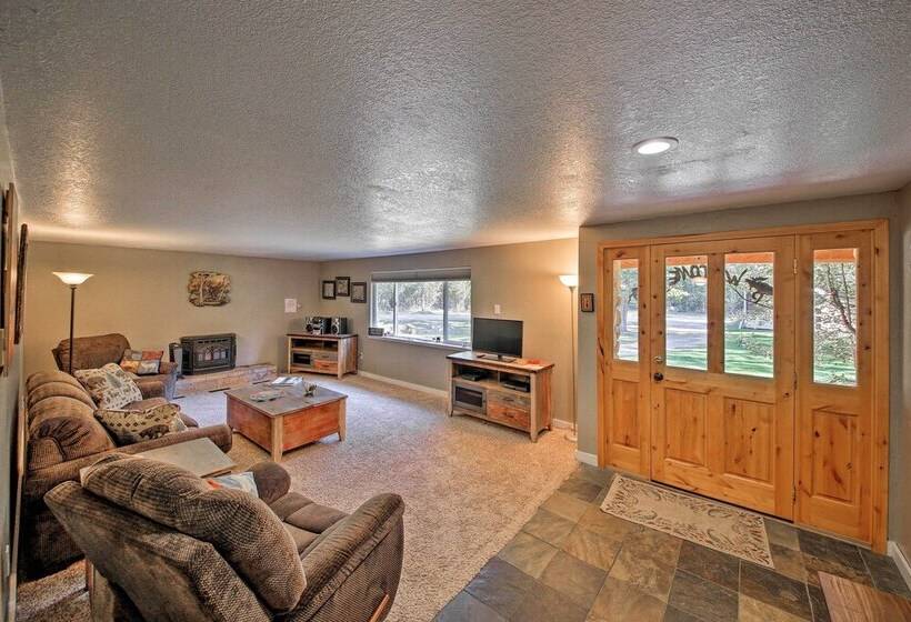 Quaint Priest Lake Cabin W/ Patio < 1 Mi To Lake!