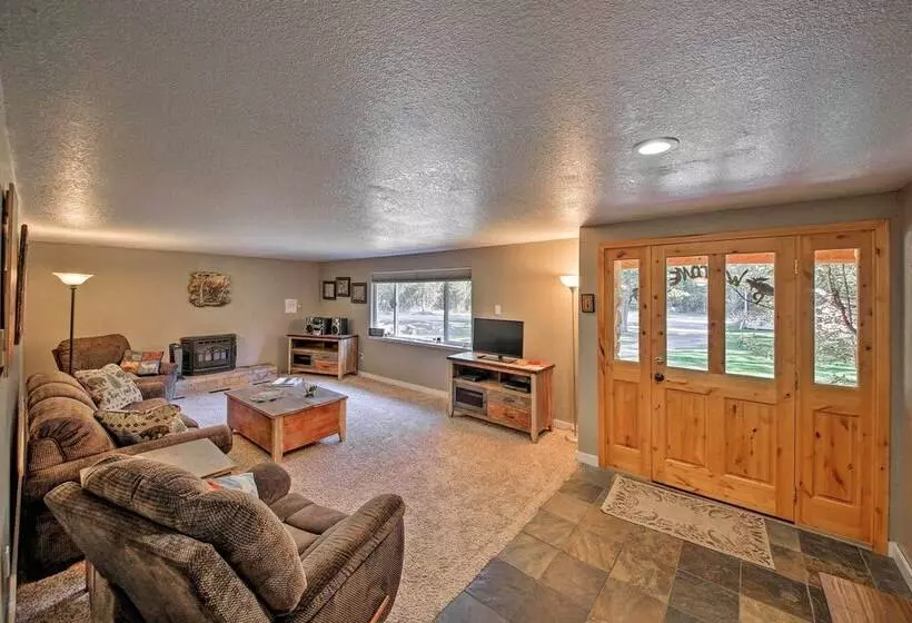 Quaint Priest Lake Cabin W/ Patio < 1 Mi To Lake!