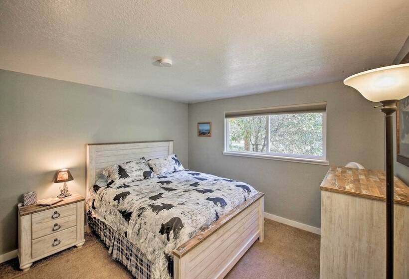 Quaint Priest Lake Cabin W/ Patio < 1 Mi To Lake!