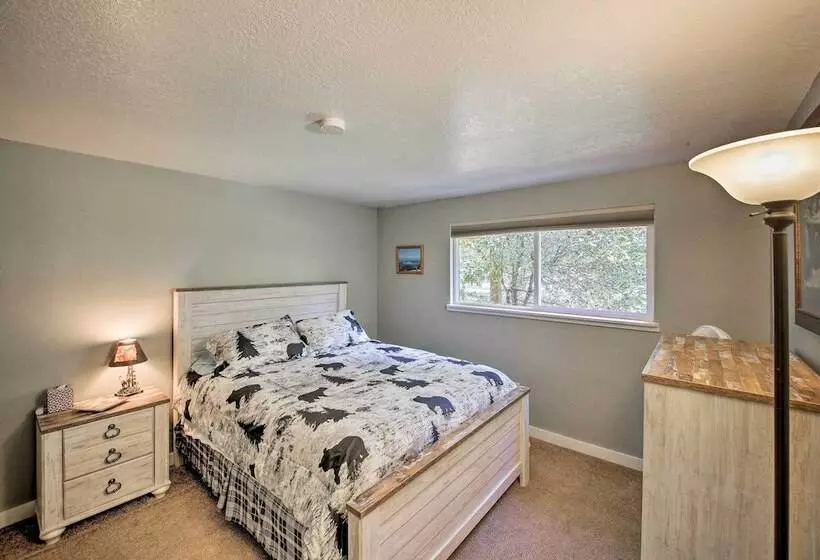 Quaint Priest Lake Cabin W/ Patio < 1 Mi To Lake!