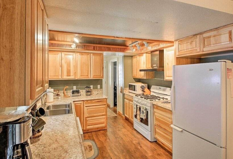 Quaint Priest Lake Cabin W/ Patio < 1 Mi To Lake!