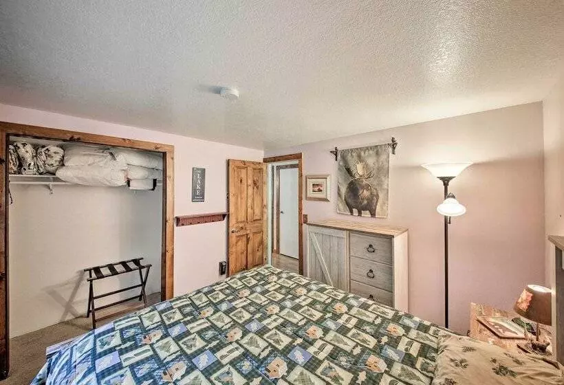 Quaint Priest Lake Cabin W/ Patio < 1 Mi To Lake!