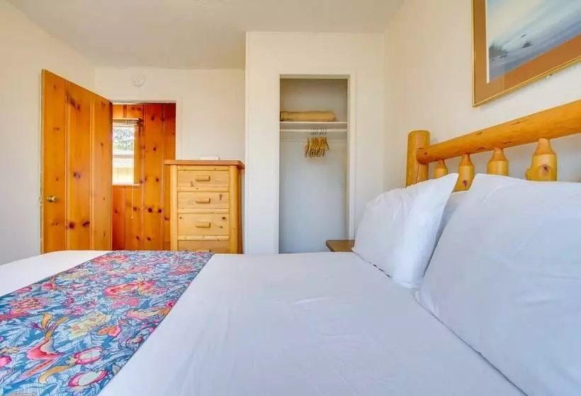 Rustic Coastal Smith River Cottage W/ Ocean Views!