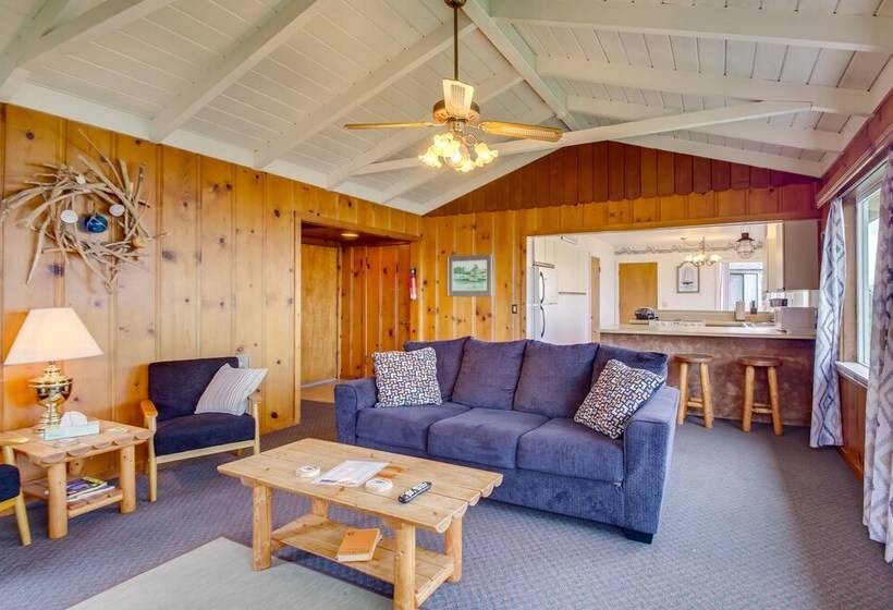 Rustic Coastal Smith River Cottage W/ Ocean Views!