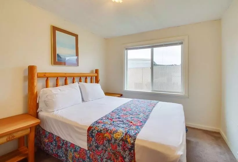 Rustic Coastal Smith River Cottage W/ Ocean Views!