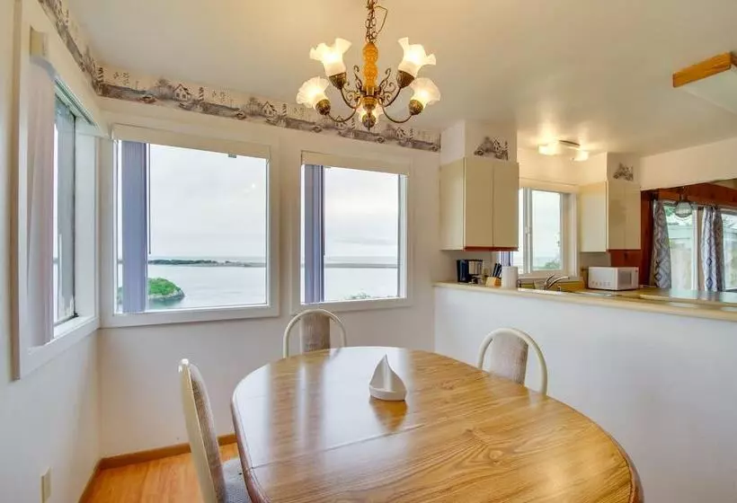 Rustic Coastal Smith River Cottage W/ Ocean Views!