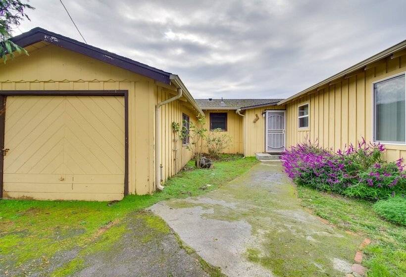 Rustic Coastal Smith River Cottage W/ Ocean Views!