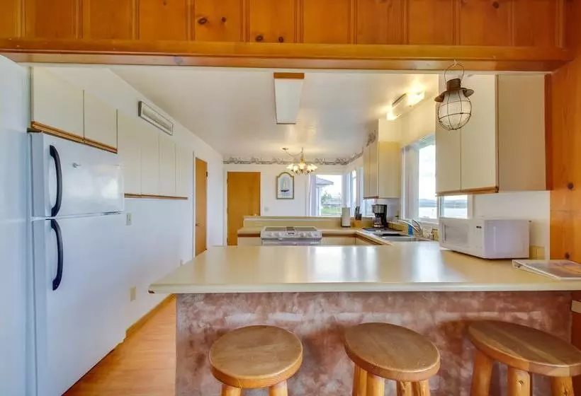 Rustic Coastal Smith River Cottage W/ Ocean Views!