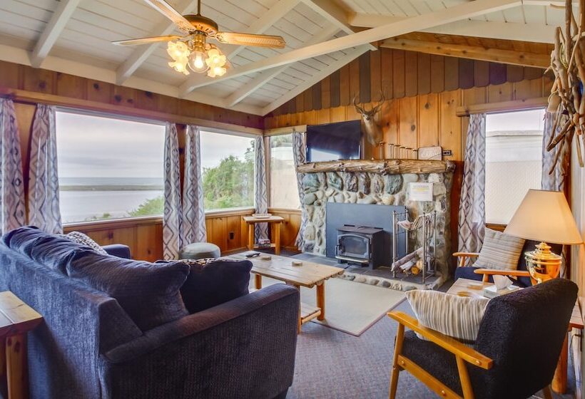 Rustic Coastal Smith River Cottage W/ Ocean Views!