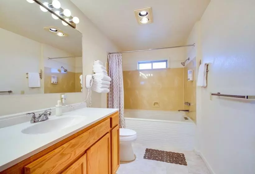 Rustic Coastal Smith River Cottage W/ Ocean Views!