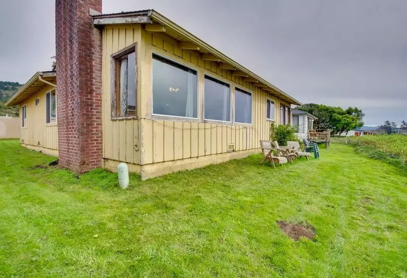 Rustic Coastal Smith River Cottage W/ Ocean Views!