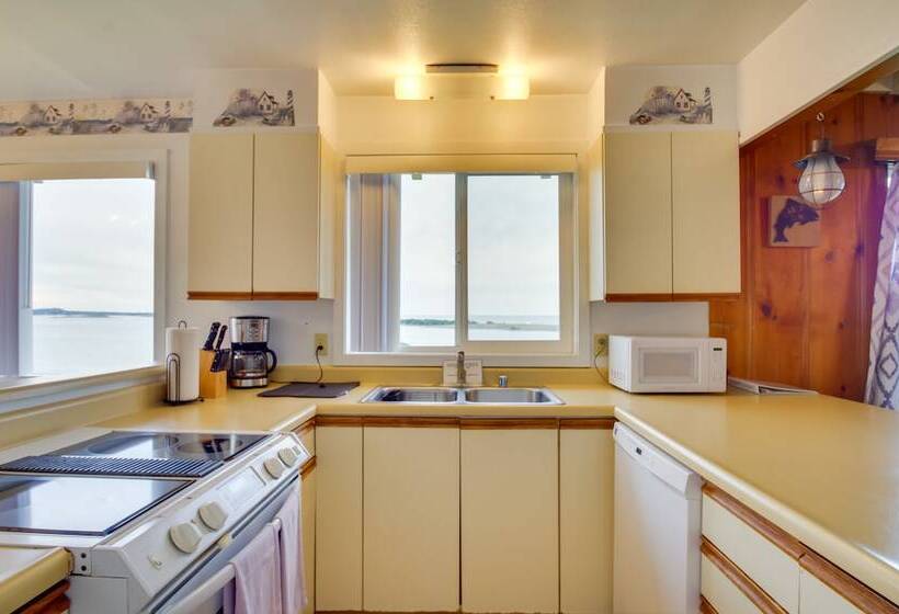 Rustic Coastal Smith River Cottage W/ Ocean Views!