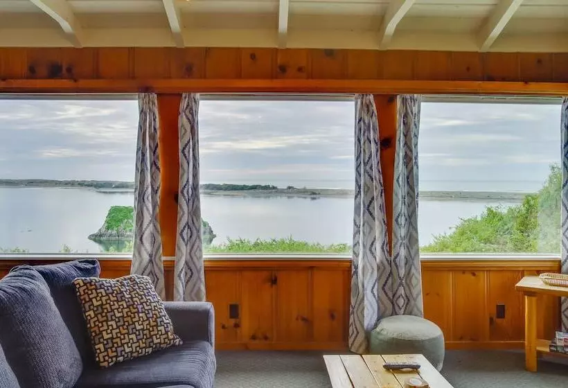 Rustic Coastal Smith River Cottage W/ Ocean Views!