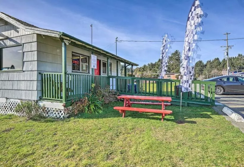 Rustic Coastal Smith River Cottage W/ Ocean Views!