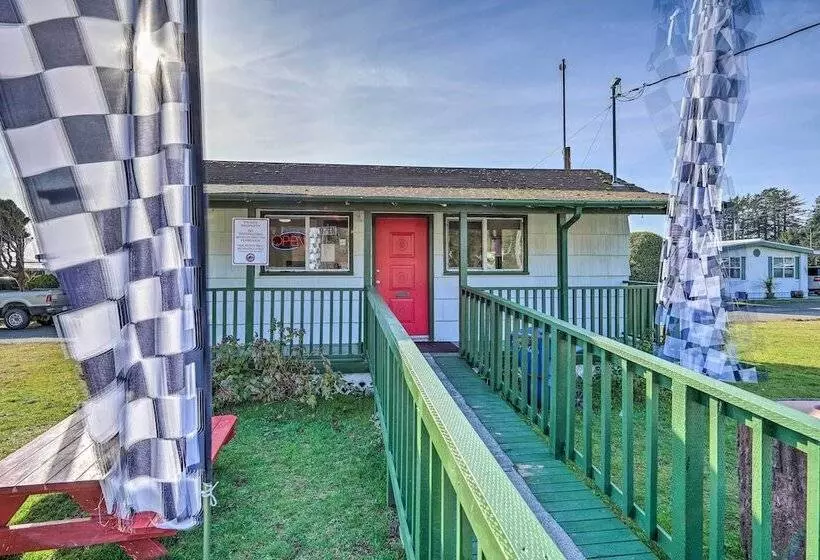 Rustic Coastal Smith River Cottage W/ Ocean Views!