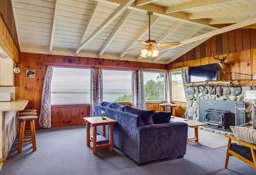 Rustic Coastal Smith River Cottage W/ Ocean Views!